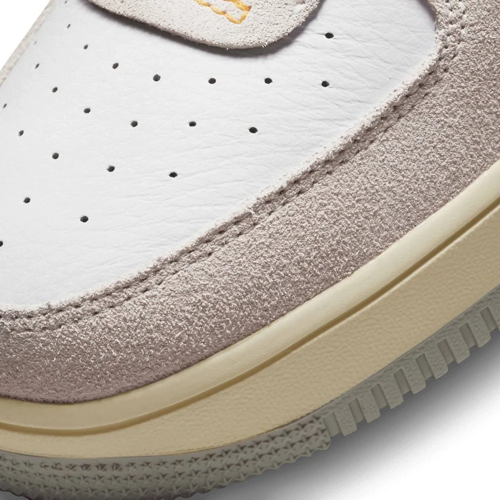 Nike womans Air Force 1 Spcult Sneakers White And Multi - Picture 3 of 4